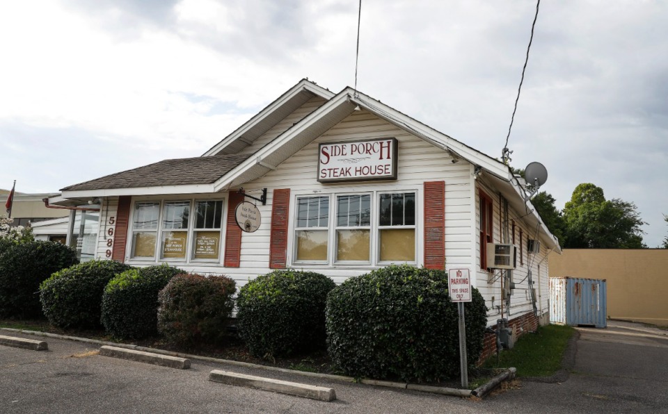 <strong>A group of notable Bartlett residents came together to save The Side Porch, seen on on Tuesday, Sept. 14, 2021. The popular steak house is known for its affordable steak and croutons.</strong> (Mark Weber/The Daily Memphian)