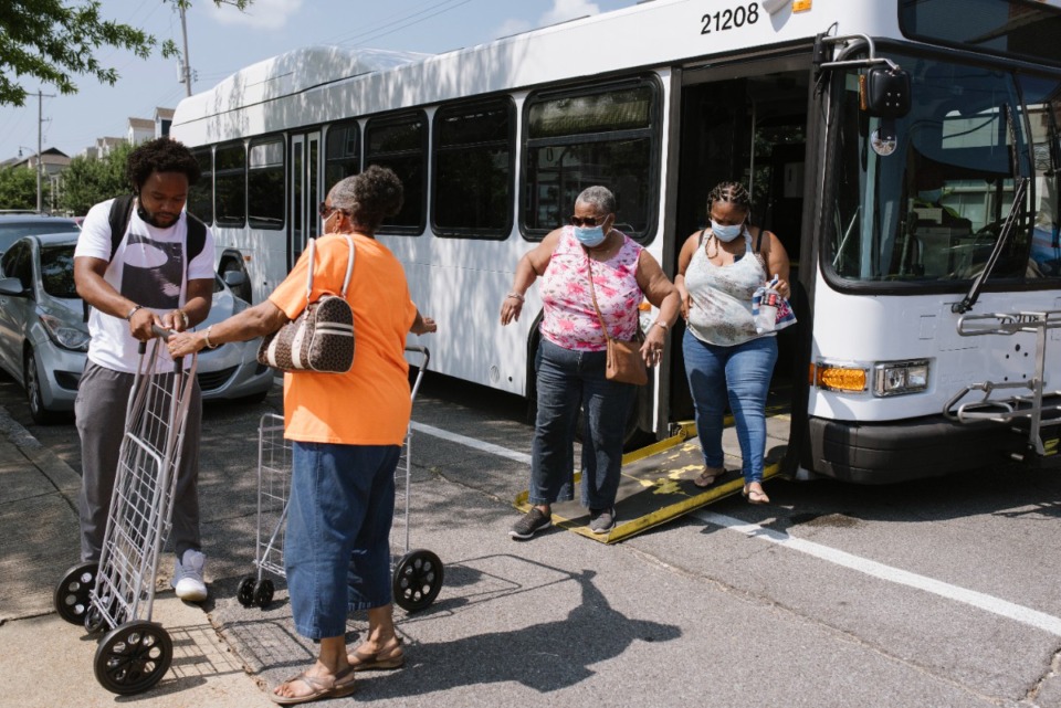 <strong>Residents exit a MATA bus that transported them from the Klondike and Smokey City neighborhood to the Downtown Farmers Market on July 24.</strong> (Lucy Garrett/Special to the Daily Memphian file)