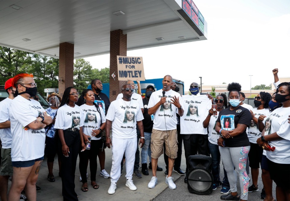 <strong>Dr. Robert Motley (middle), a cousin of Alvin Motley Jr., speaks during a rally at the Kroger Fuel station on Thursday, Aug. 26, 2021 on Poplar Avenue near Kirby Parkway.</strong> (Mark Weber/The Daily Memphian)