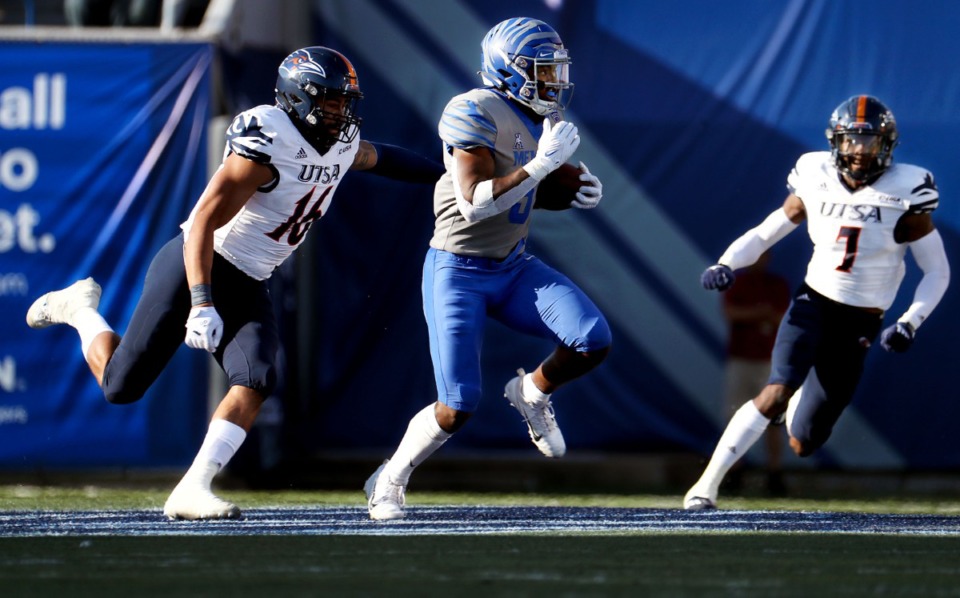 <strong>Tight end Sean Dykes (5) eludes a pair of UTSA defenders during a Sept. 25, 2021 game at the Liberty Bowl Memorial Stadium.</strong> (Patrick Lantrip/Daily Memphian)