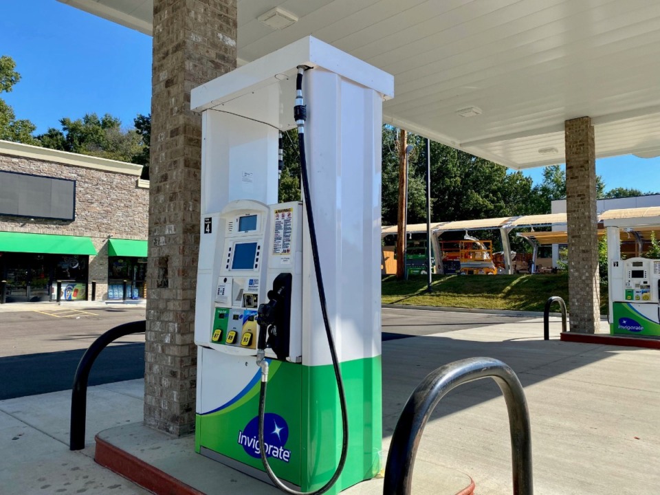 <strong>The just-built convenience store at Poplar and Holmes exemplifies how hesitant C-store developers are about installing electric charging stations.</strong> (Tom Bailey/Daily Memphian)