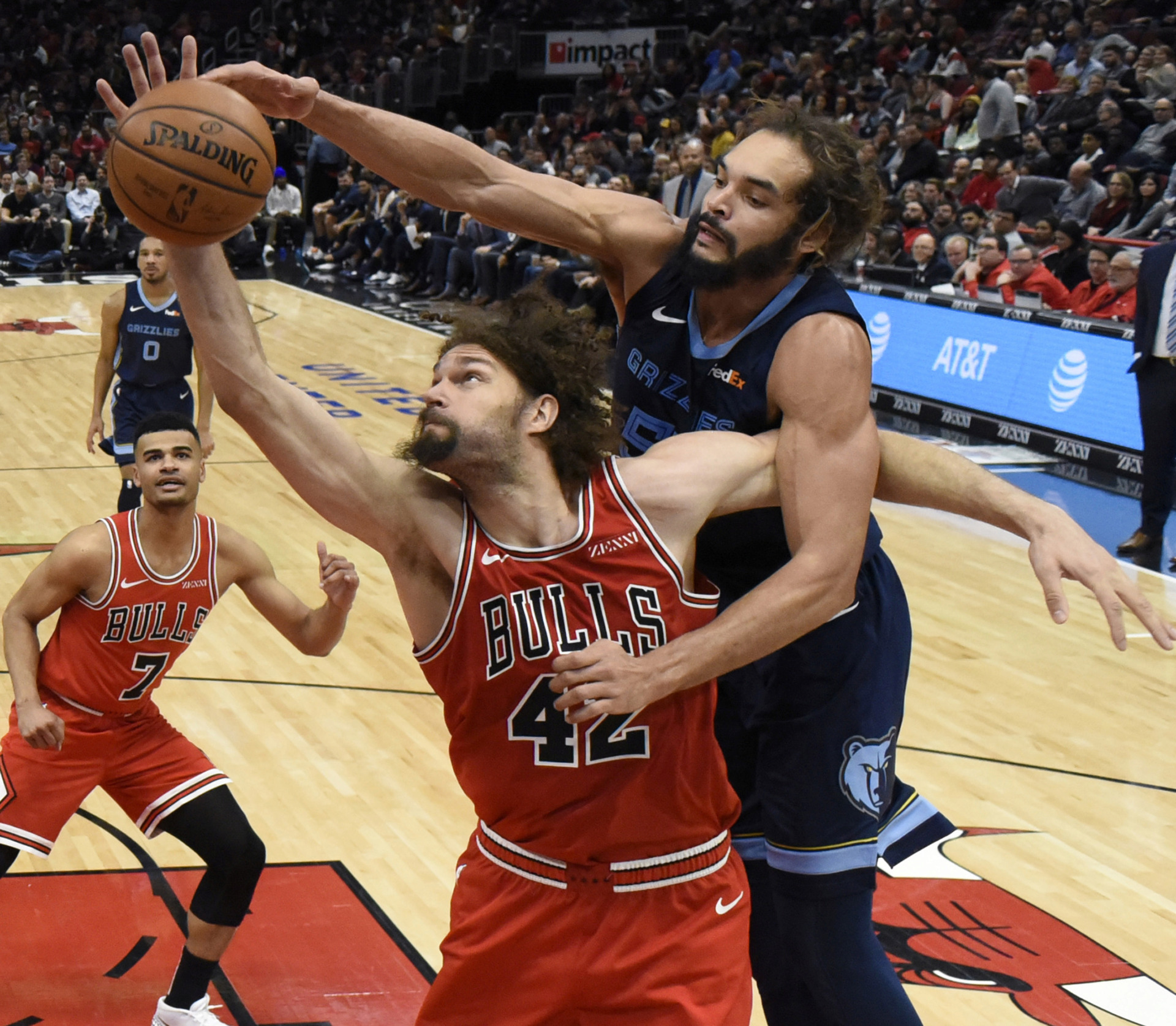 <span><strong>Chicago Bulls center Robin Lopez (42) and Memphis Grizzlies center Joakim Noah (55) go for the ball during the second half of an NBA basketball game, Wednesday, Feb. 13, 2019, in Chicago. The Bulls won 122-110.</strong> (AP Photo/David Banks)</span>