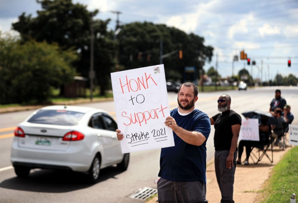 <strong>Thomas Collier (left) and Marvin Rush picket outside of Kellogg's Memphis plant Oct. 5, 2021</strong>. (Patrick Lantrip/Daily Memphian)