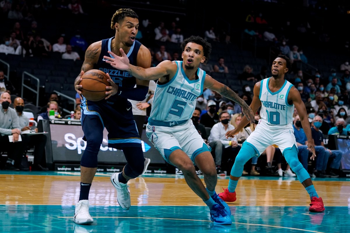 <strong>Memphis Grizzlies forward Brandon Clarke drives to the basket past Charlotte&rsquo;s James Bouknight on Thursday, Oct. 7, 2021, in Charlotte, North Carolina.</strong> (Chris Carlson/AP)