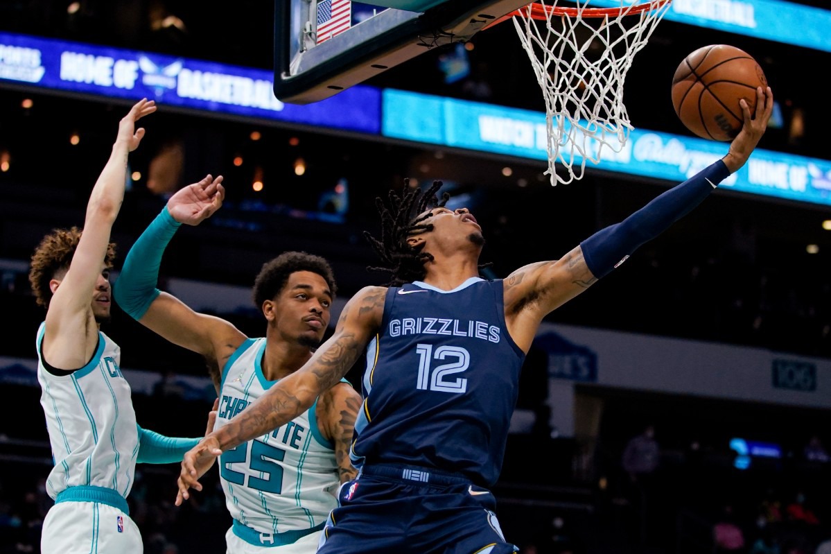 <strong>Memphis Grizzlies center Steven Adams, right, shoots despite Charlotte&rsquo;s guard LaMelo Ball, left, and forward P.J. Washington on Oct. 7, 2021, in Charlotte, North Carolina.</strong> (Chris Carlson/AP)