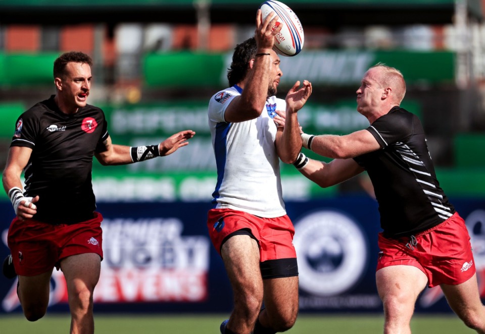 <strong>Loonies' Chris Mattina (center) passes the ball during the Premier Rugby Sevens Inaugural Championship at AutoZone Park</strong>&nbsp;<strong>on Saturday, Oct. 9.</strong> (Patrick Lantrip/Daily Memphian)