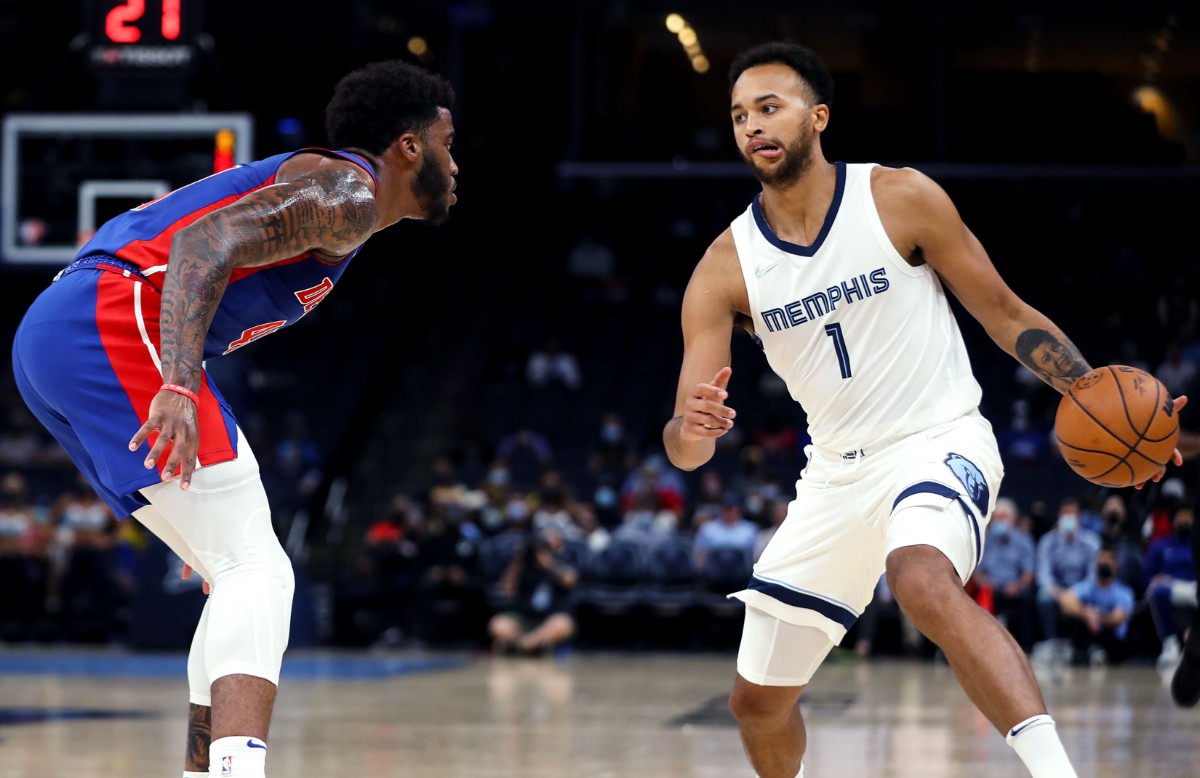 <strong>Grizzlies wing Kyle Anderson (1) tries to shake a defender during the Oct. 11 preseason game against the Detroit Pistons.</strong> (Patrick Lantrip/Daily Memphian)