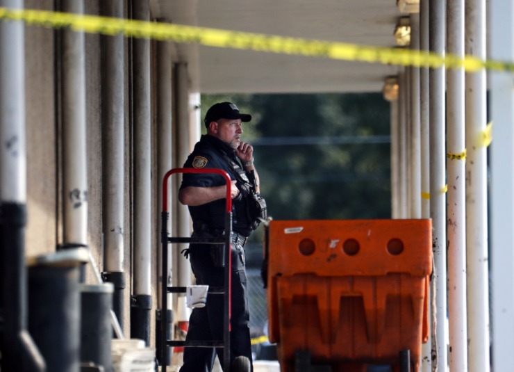 Memphis Police Department officers work the scene of a postal facility in Orange Mound after a shooting Oct. 12, 2021. (Patrick Lantrip/Daily Memphian)