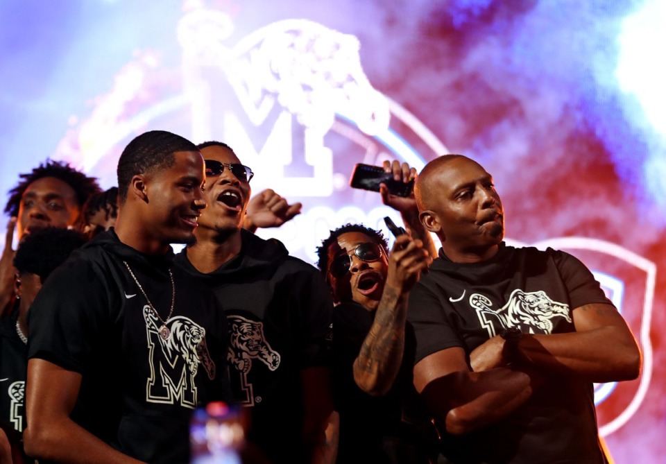 <strong>University of Memphis coach Penny Hardaway celebrates with his players at Memphis Madness in FedExForum Oct. 13, 2021.</strong> (Patrick Lantrip/Daily Memphian)