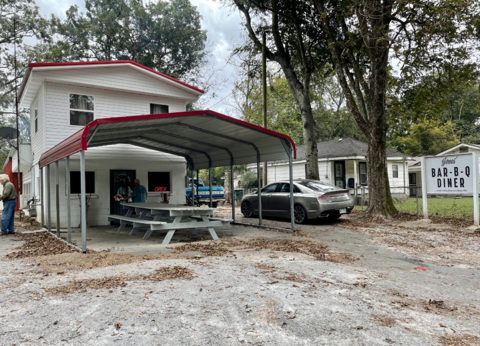 <strong>Jones&rsquo; Bar-B-Q Diner was closed for three months in early 2021 because of a pit fire, but most of the damage was to the back of the building.</strong> (Jennifer Biggs/Daily Memphian)