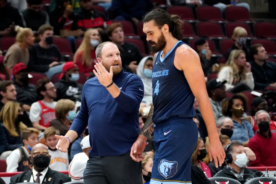 <strong>Grizzlies head coach Taylor Jenkins talks with Steven Adams during the game against Chicago&nbsp;on Oct. 15.</strong> (Charles Rex Arbogast/AP)