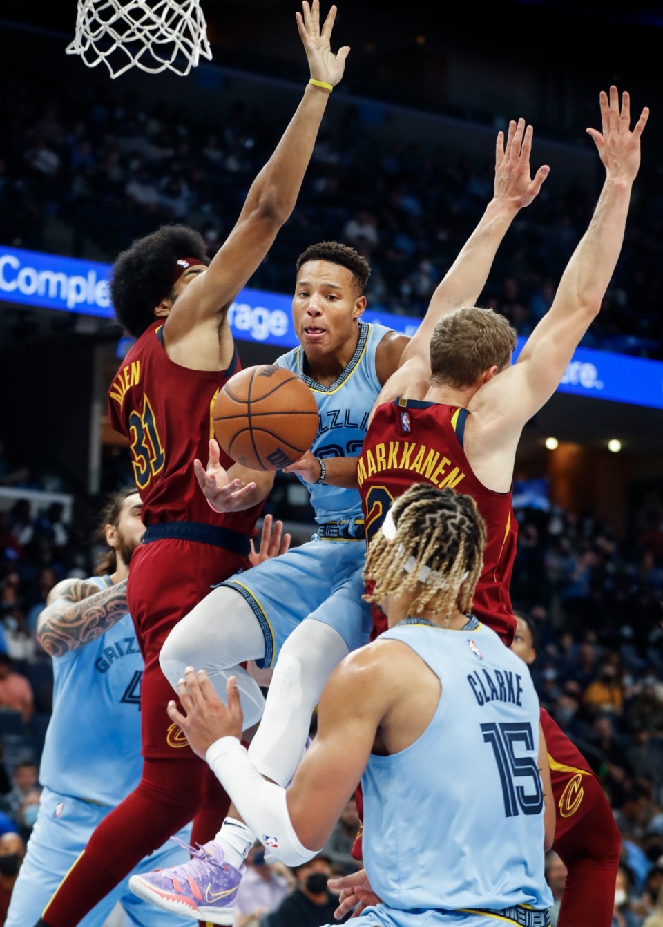 <strong>Grizzlies guard Desmond Bane (middle) passes through traffic on Wednesday, Oct. 20, 2021.</strong> (Mark Weber/The Daily Memphian)