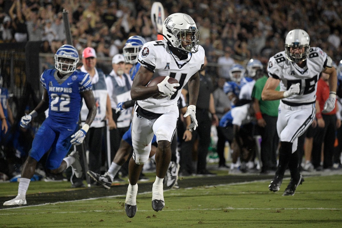 <strong>Central Florida wide receiver Ryan O'Keefe (4) scores a touchdown, as Memphis defensive back Tyrez Lindsey (22) watches on Oct. 22, 2021, in Orlando, Florida.</strong> (Phelan M. Ebenhack/Orlando Sentinel via AP)