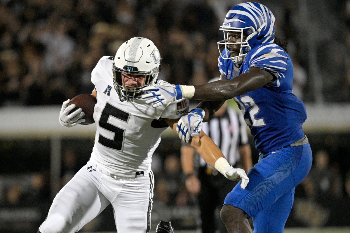 <strong>Central Florida running back Isaiah Bowser (5) rushes next to Memphis defensive back Tyrez Lindsey (22) on Oct. 22, 2021, in Orlando, Florida.</strong> (Phelan M. Ebenhack/Orlando Sentinel via AP)