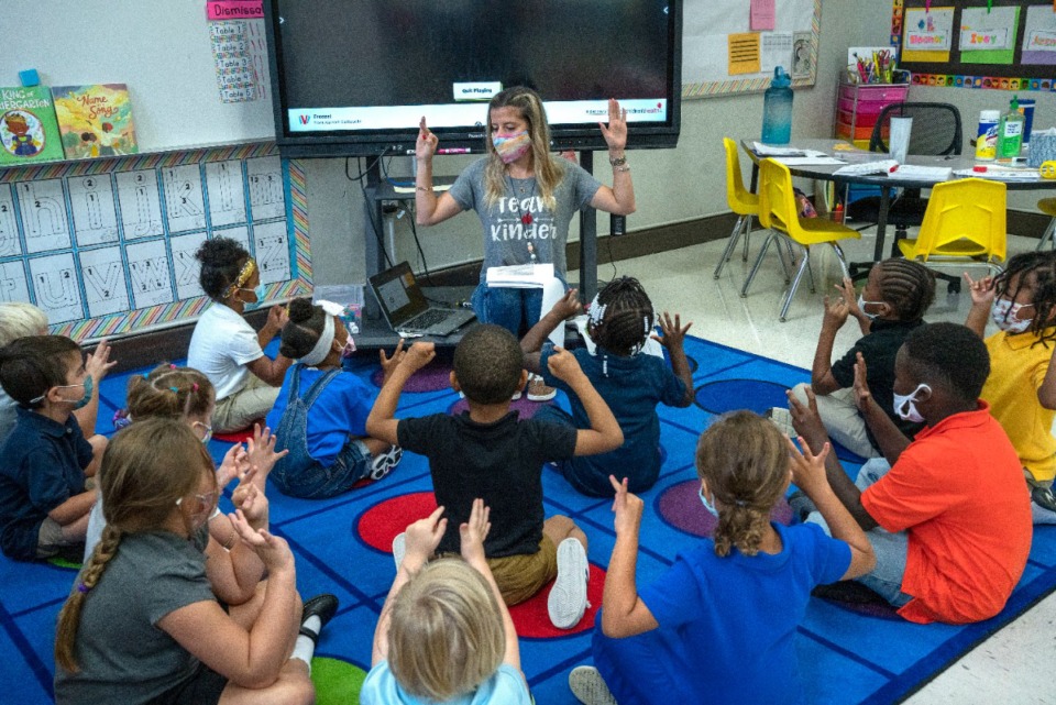 <strong>A teacher interacts with students at Warner Arts Magnet Elementary in&nbsp; Davidson County. Williamson County and Franklin school district can continue requiring students to wear masks in school after a federal judge extended a ruling blocking an opt-out provision.&nbsp;</strong> (AP File Photo/John Partipilo)
