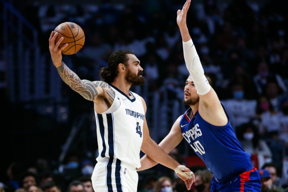<strong>Memphis Grizzlies center Steven Adams (4) is defended by Los Angeles Clippers center Ivica Zubac (40) during the first half of an NBA basketball game Saturday, Oct. 23, 2021, in Los Angeles.</strong> (AP Photo/Ringo H.W. Chiu)