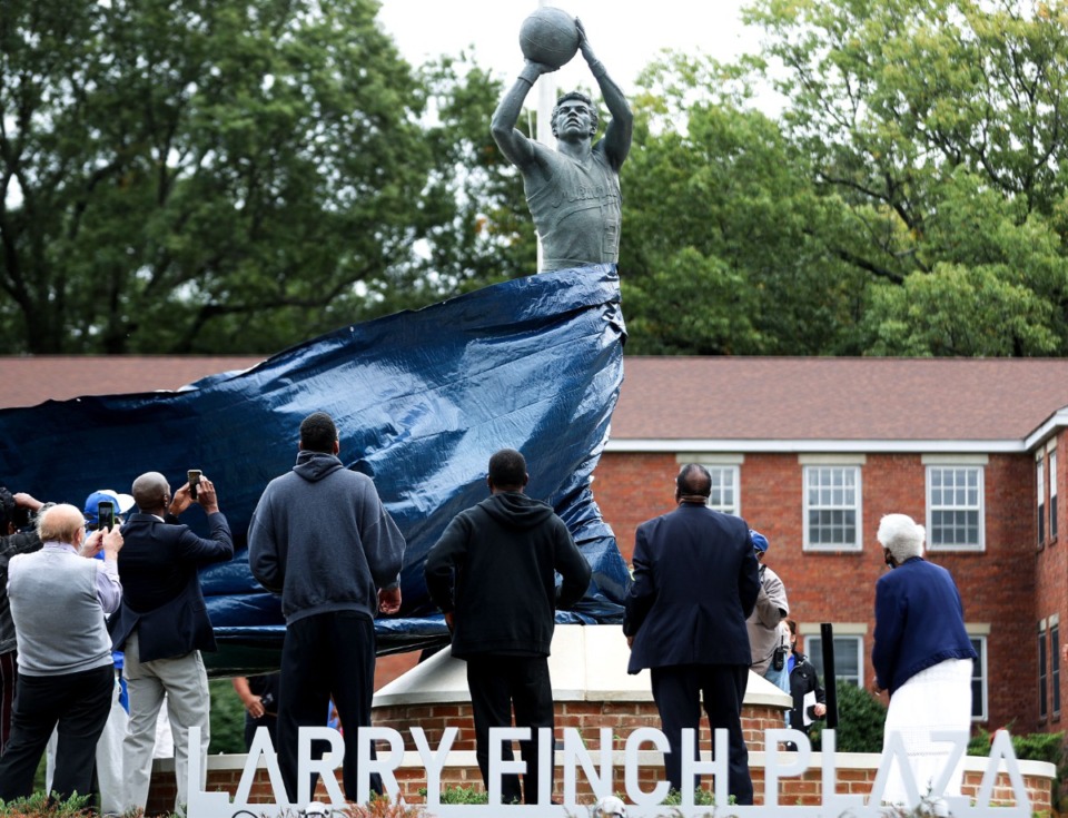 <strong>A statue of former Memphis player and coach Larry Finch was unveiled at the University of Memphis&rsquo; new Larry Finch Plaza on Thursday, Oct. 28.&nbsp;Finch died in 2011 at age 60. The plaza is on the university&rsquo;s South Campus, near Park Avenue and Getwell Road.</strong> (Patrick Lantrip/Daily Memphian)