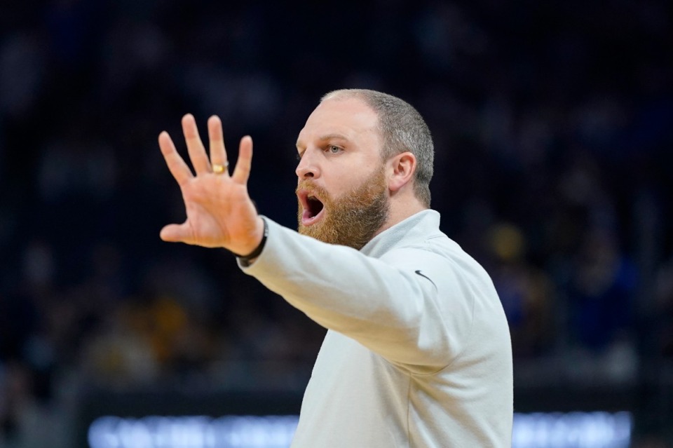 <strong>Grizzlies head coach Taylor Jenkins shouts toward players during the game against Golden State</strong>&nbsp;<strong>on Oct. 28 in San Francisco.</strong> (Jeff Chiu/AP)