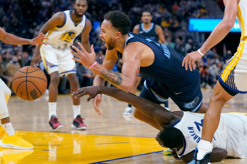 <strong>Grizzlies forward Kyle Anderson, foreground top, is fouled by Golden State Warriors forward Draymond Green, bottom,</strong>&nbsp;<strong>in San Francisco on Oct. 28.</strong> (Jeff Chiu/AP)