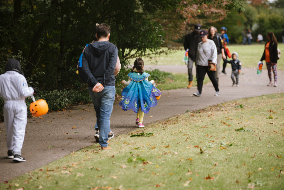 <strong>Hundreds of families turned up to the Halloween Hike at the Botanic Gardens.</strong> (Lucy Garrett/Special to The Daily Memphian)
