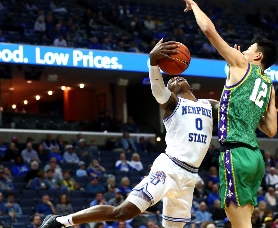<strong>Memphis Tigers forward Kyvon Davenport (0) drives to the basket during a game against the Tulane Green Wave on Wednesday, Feb. 20, 2019. </strong>&nbsp;(Houston Cofield/Daily Memphian)