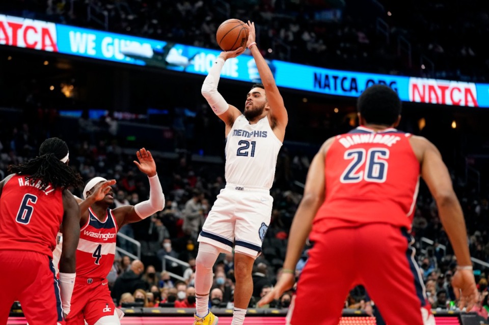 <strong>Grizzlies guard Tyus Jones (21) shoots over Washington&rsquo;s Montrezl Harrell, from left, Aaron Holiday (4) and Spencer Dinwiddie on Nov. 5.</strong> (Patrick Semansky/AP)