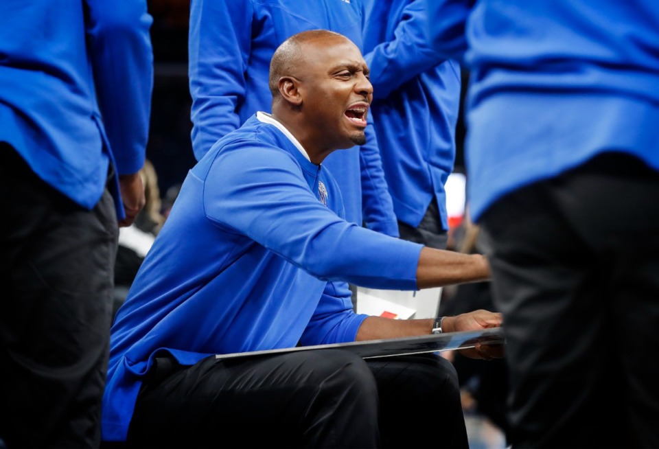 <strong>Tigers head coach Penny Hardaway gives instructions in the huddle during a break in the game against Tennessee Tech on Tuesday, Nov. 9, 2021.</strong> (Mark Weber/The Daily Memphian)