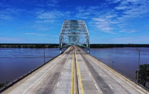 <strong>The Interstate 40 bridge was free of traffic on May 12, as transportation department crews assessed the severity of a crack.</strong> (Patrick Lantrip/Daily Memphian file)