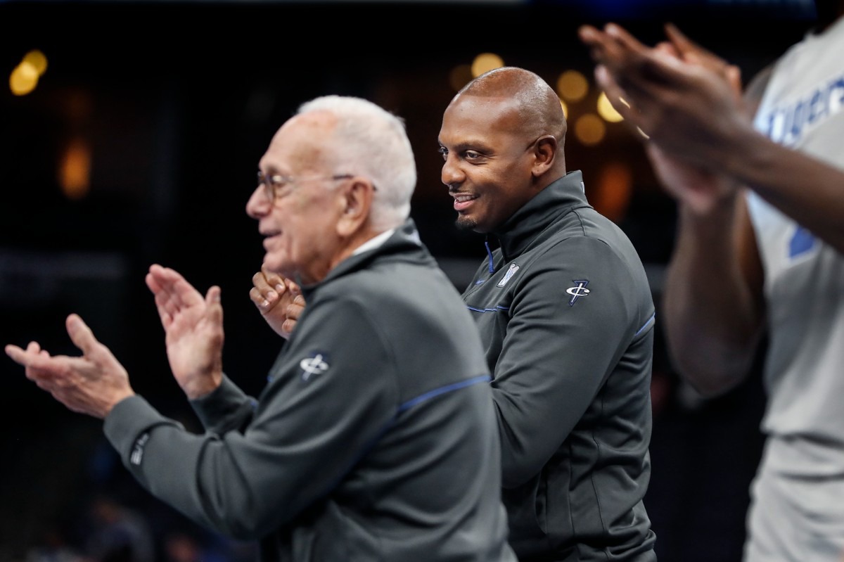 <strong>Memphis Tigers head coach Penny Hardaway (middle) celebrates doing a victory over North Carolina Central on Saturday, Nov. 13, 2021.</strong> (Mark Weber/The Daily Memphian)