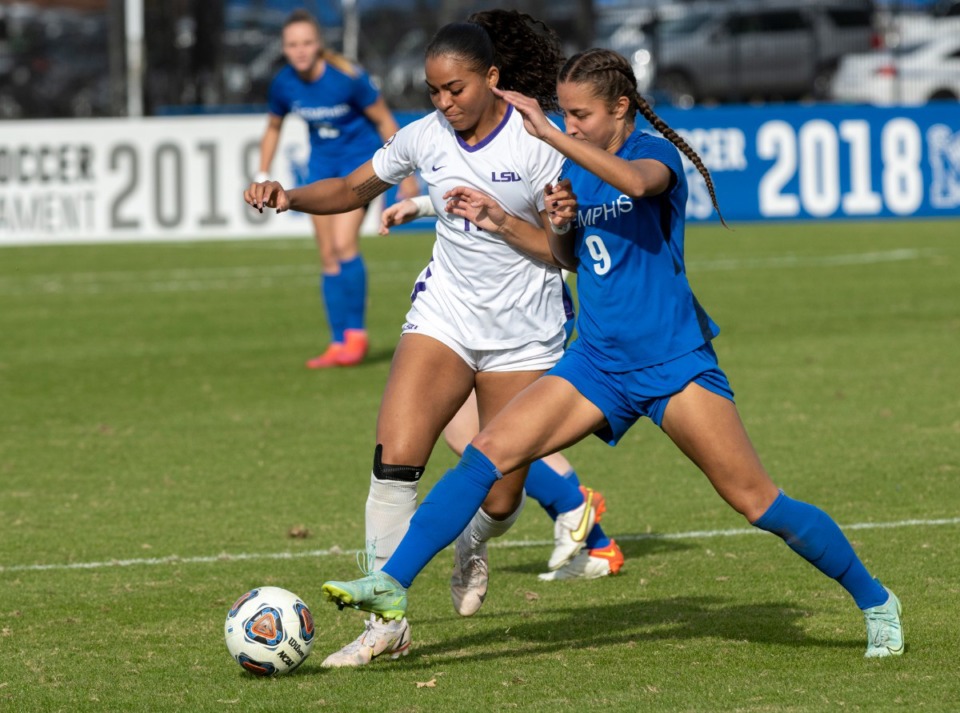 <strong>U of M's Mya Jones stretches to gain control of the ball against LSU's Tinaya Alexander in the first round of the NCAA soccer tournament at the Billy J. Murphy Track and Soccer Complex, Sunday, Nov. 14, 2021. Memphis advances in the NCAA tournament with a 3-0 win over LSU.</strong> (Greg Campbell/Special to The Daily Memphian)
