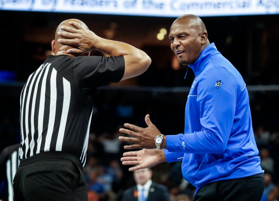 <strong>Tigers head coach Penny Hardaway (right) argues an official&rsquo;s charging call in the game against Saint Louis on Tuesday, Nov. 16, 2021.</strong> (Mark Weber/The Daily Memphian)