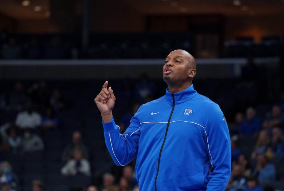 <strong>Memphis coach Penny Hardaway calls to his team during the first half of an NCAA college basketball game against Saint Louis on Tuesday, Nov. 16, 2021, in Memphis, Tennessee.</strong> (AP Photo/Karen Pulfer Focht)