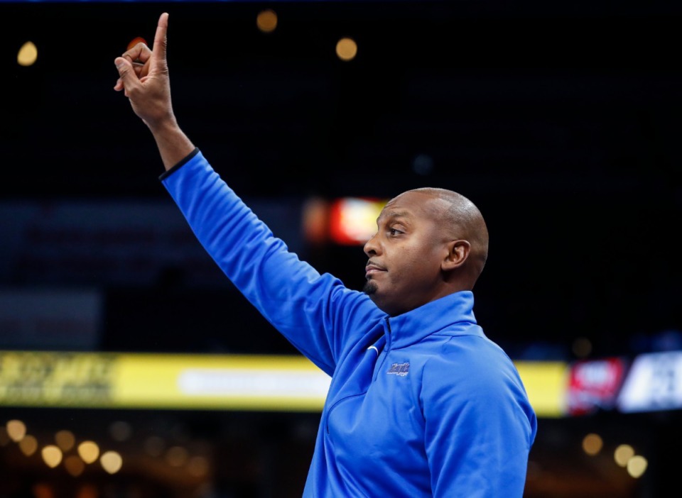 <strong>Tigers head coach Penny Hardaway calls out a play against Western Kentucky on Friday, Nov. 19, 2021.</strong> (Mark Weber/The Daily Memphian)