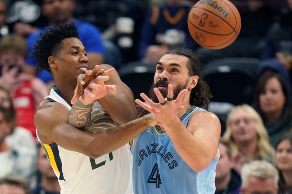 <strong>Memphis Grizzlies center Steven Adams (4) and Utah Jazz center Hassan Whiteside, left, vie for the ball during the first half of an NBA basketball game Monday, Nov. 22, 2021, in Salt Lake City.</strong> (AP Photo/Rick Bowmer)