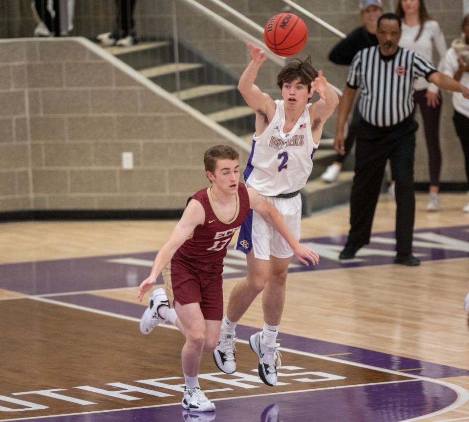 <strong>CBHS's Jack Pender (2) passes downcourt for a fast break while ECS's Luke Himmer (13) defends at CBHS's new McNeil Family Fieldhouse, Tuesday, Nov. 23, 2021. CBHS defeated ECS 57-25.</strong> (Greg Campbell/Special for The Daily Memphian)
