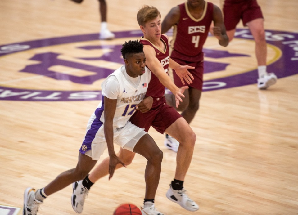 <strong>CBHS's Zion Owens (12) drives the ball upcourt against ECS defender Mason Shropshire (5) at CBHS's new McNeil Family Fieldhouse, Tuesday, Nov. 23, 2021. CBHS defeated ECS 57-25.</strong> (Greg Campbell/Special for The Daily Memphian)