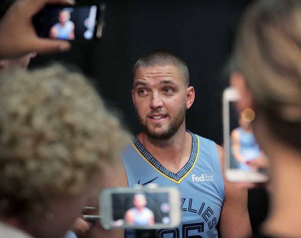 Chandler Parsons fields questions by a crowd of phone-wielding reporters during the annual Grizzlies media day at FedExForum on September 24, 2018. (Jim Weber/Daily Memphian)