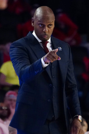 <strong>Memphis head coach Penny Hardaway talks to a player during the first half of an NCAA college basketball game against Georgia Wednesday, Dec. 1, 2021, in Athens, Georgia.</strong> (AP Photo/John Bazemore)