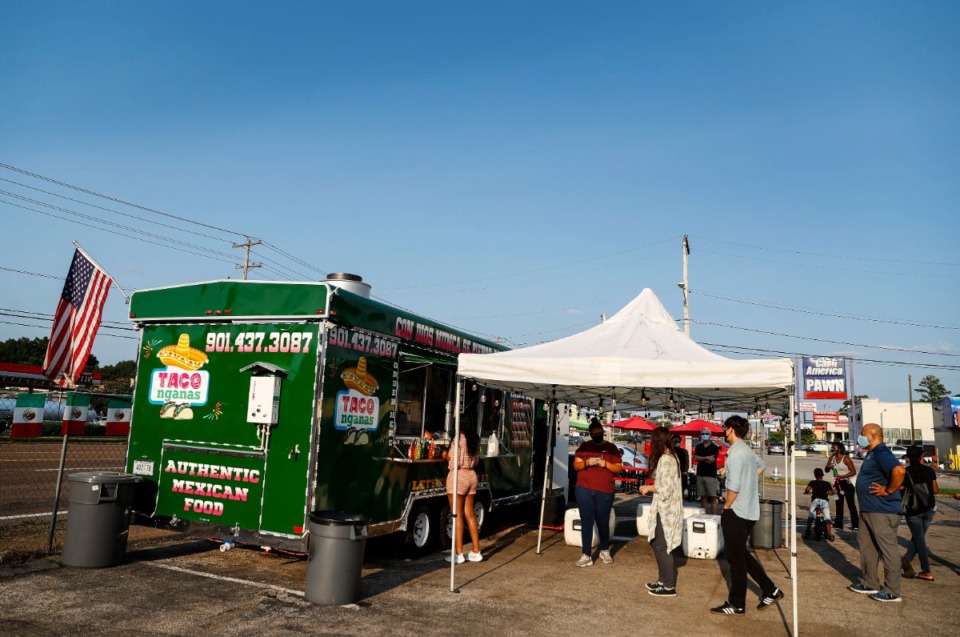 <strong>TacoNGanas customers line up at the busy food truck on Summer Avenue in October 2020.</strong> (Mark Weber/The Daily Memphian file)