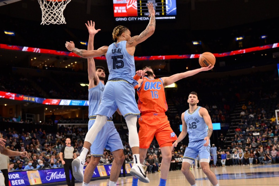 <strong>Oklahoma City Thunder guard Ty Jerome (16) shoots against Grizzlies forwards Brandon Clarke (15) and Santi Aldama, front left,</strong>&nbsp;<strong>on Dec. 2, 2021, at FedExForum.</strong> (Brandon Dill/AP)