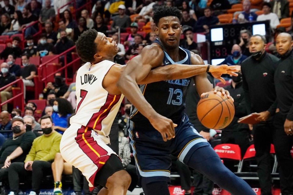 <strong>Grizzlies forward Jaren Jackson Jr. (13) drives to the basket against Miami guard Kyle Lowry (7) on Dec. 6, 2021, in Miami.</strong> (Marta Lavandier/AP)