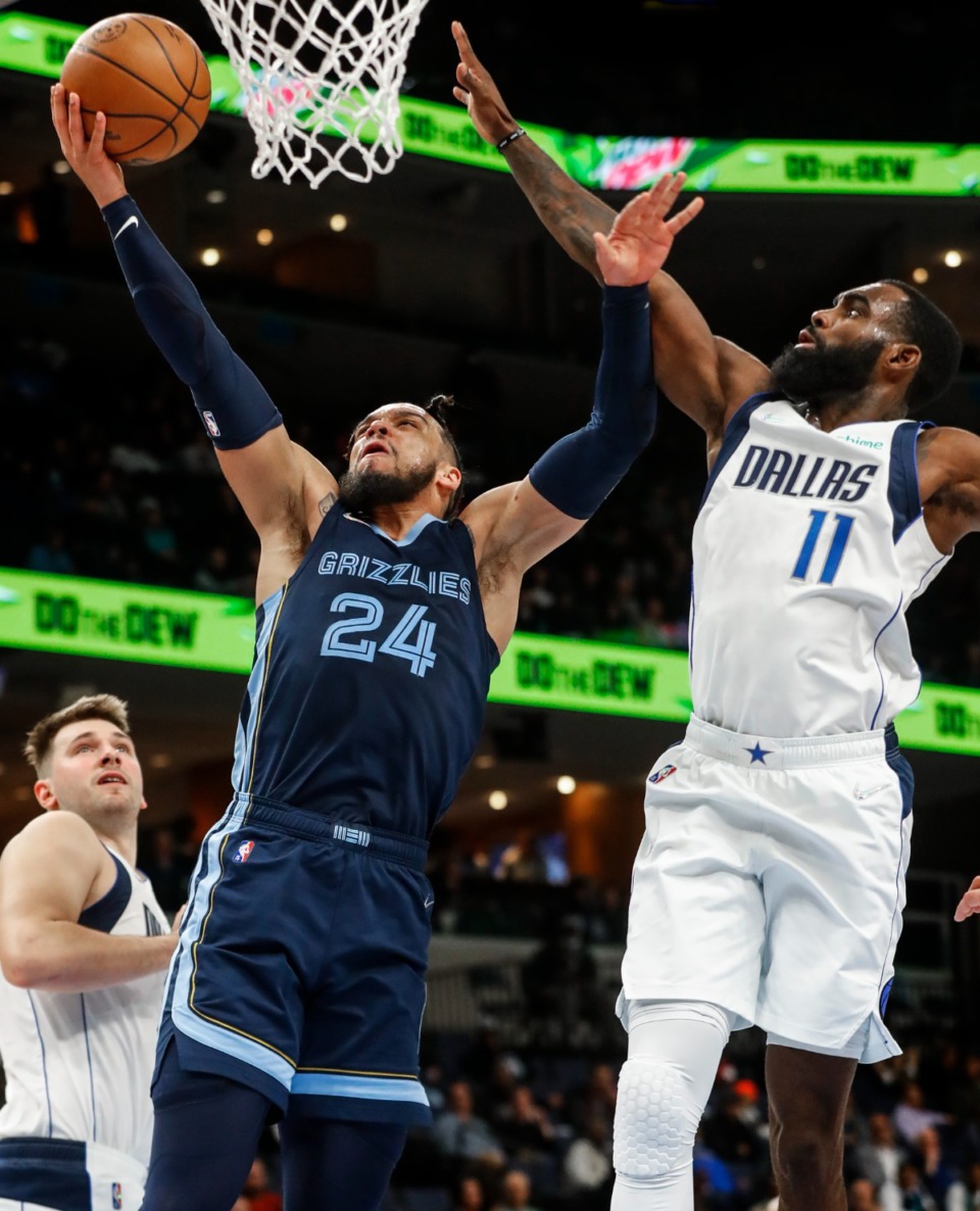 <strong>Grizzlies guard Dillion Brooks (middle) drives for a layup against Dallas Mavericks defender Tim Hardaway Jr. (right) on Wednesday, Dec. 8, 2021.</strong> (Mark Weber/The Daily Memphian)