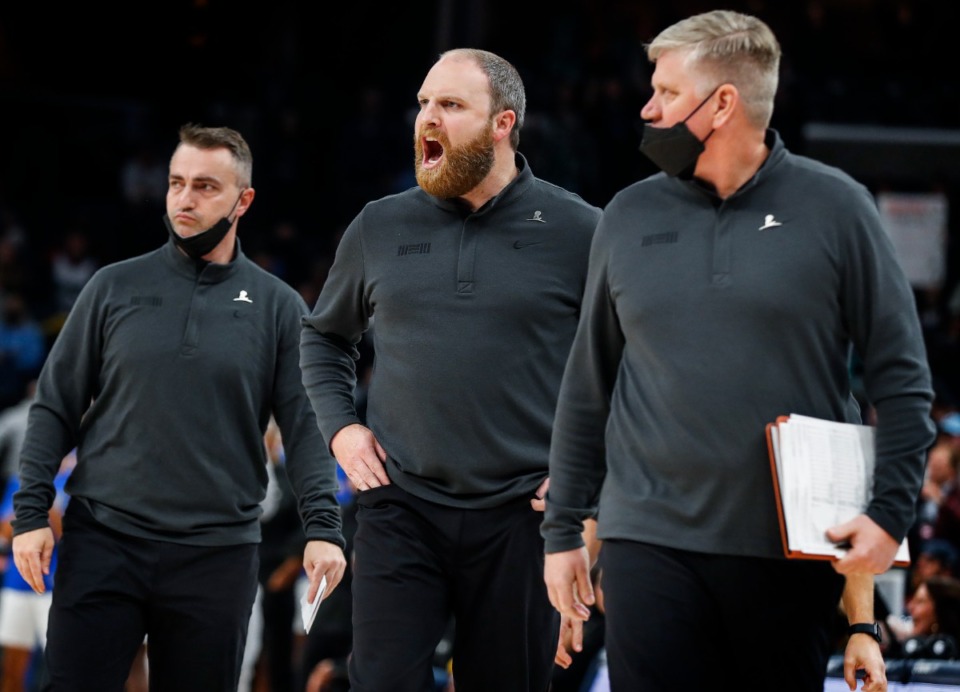 <strong>Grizzlies coach Taylor Jenkins (middle) shouts at an official after a call in the game against the Dallas Mavericks on Wednesday, Dec. 8, 2021.</strong> (Mark Weber/The Daily Memphian)