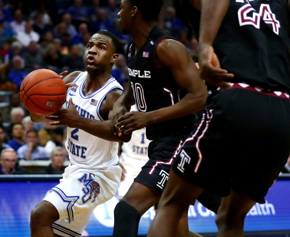 <strong>Memphis Tigers guard Alex Lomax (2) drives to the basket during a game against the Temple Owls on Tuesday, Feb. 26, 2019.</strong> (Houston Cofield/Daily Memphian)