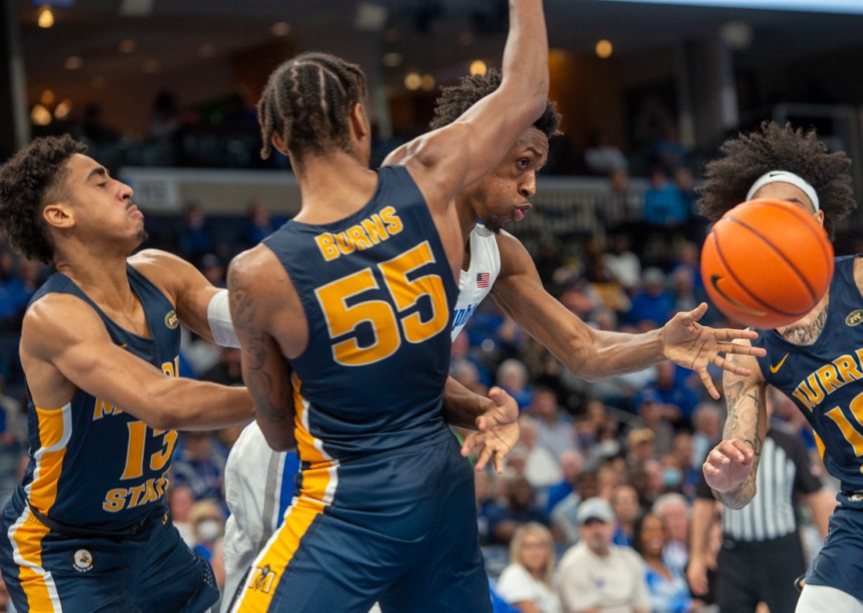 <strong>DeAndre Williams passes the ball though Murray State defenders on Dec. 10, 2021, at FedExForum. </strong>(Greg Campbell/ Special to The Daily Memphian)