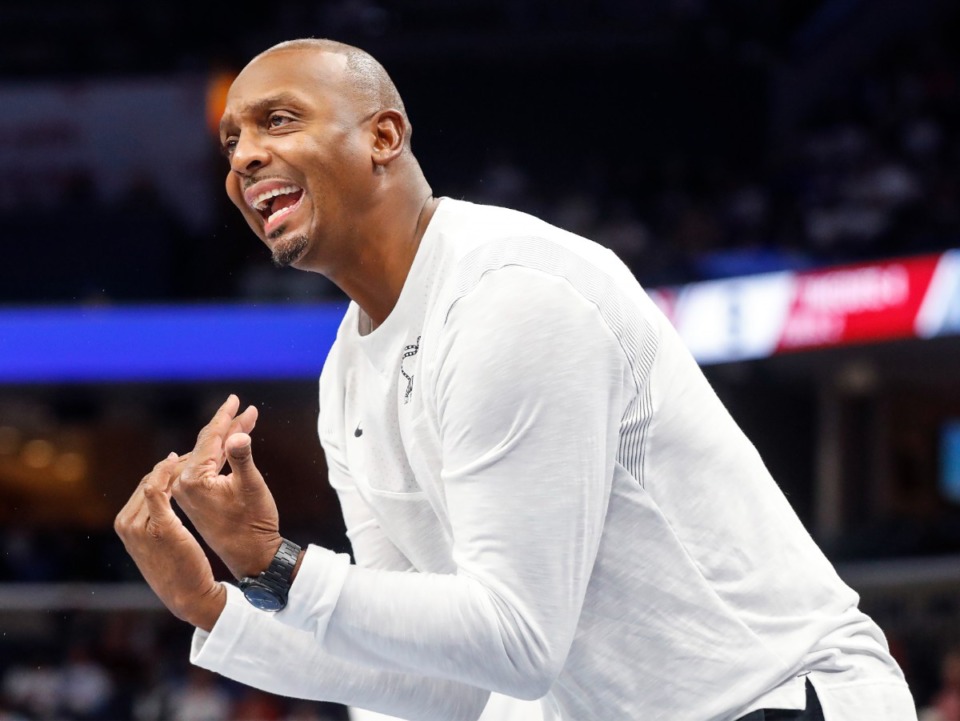 <strong>Tigers head coach Penny Hardaway shouts to his team in the game against Alabama on Tuesday, Dec. 14, 2021.</strong> (Mark Weber/The Daily Memphian)