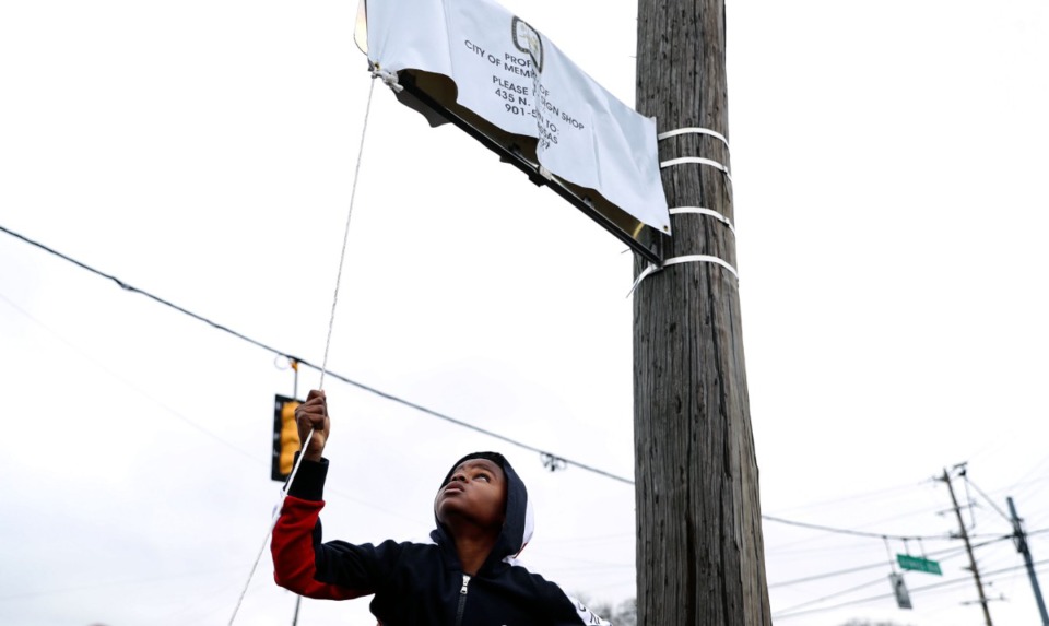 <strong>Young Dolph&rsquo;s son, Tre Tre, helps unveil a street sign in honor of his father during a ceremony in South Memphis on Wednesday, Dec. 15.</strong> (Patrick Lantrip/Daily Memphian)