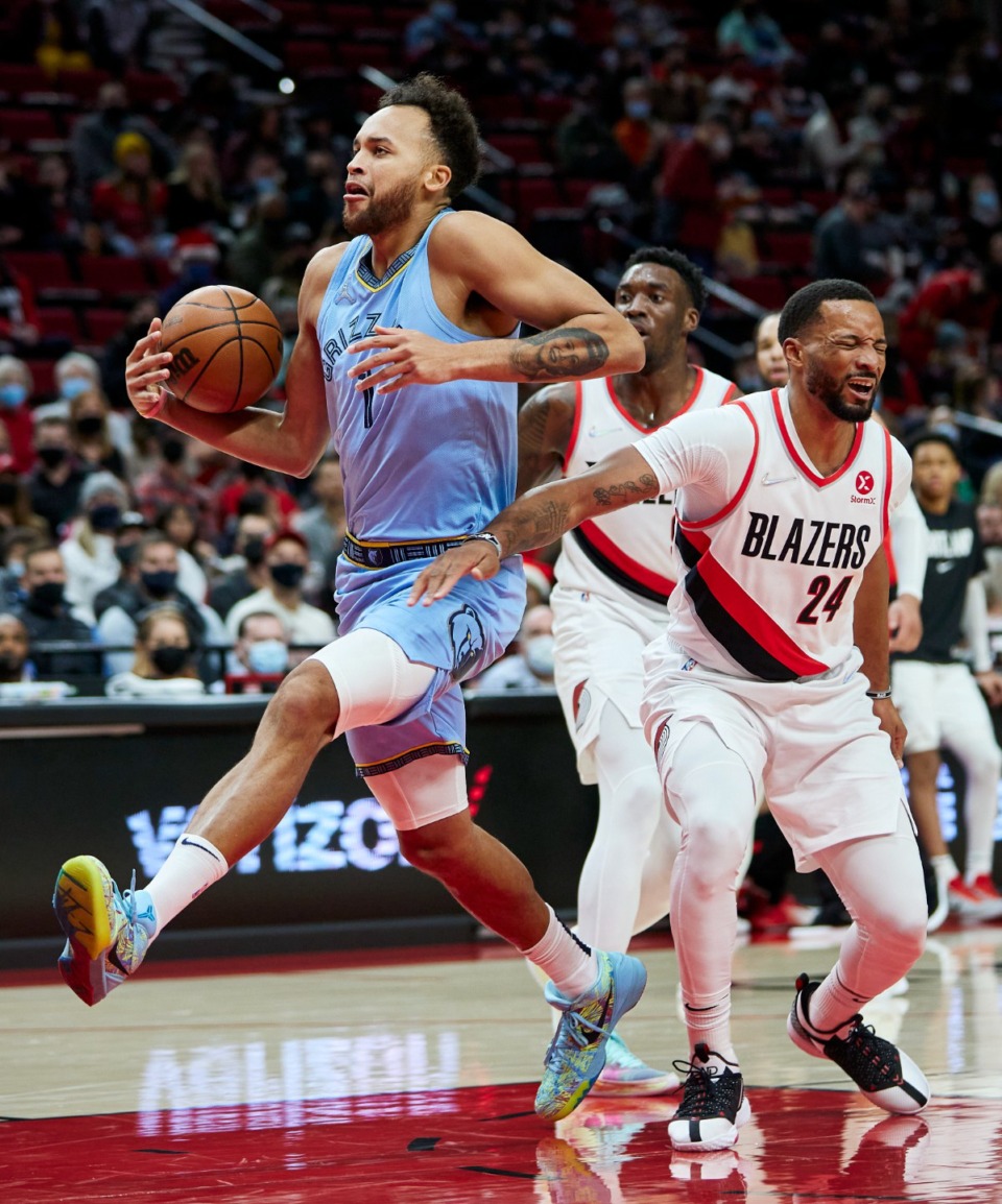 <strong>Grizzlies forward Kyle Anderson, left, drives past Portland Trail Blazers forward Norman Powell on Dec. 15, 2021.</strong> (Craig Mitchelldyer)