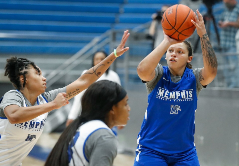 <strong>University of Memphis women&rsquo;s basketball player Makaiya Brooks (right) puts up a shot during practice on Oct. 1, 2021.</strong> (Mark Weber/Daily Memphian)