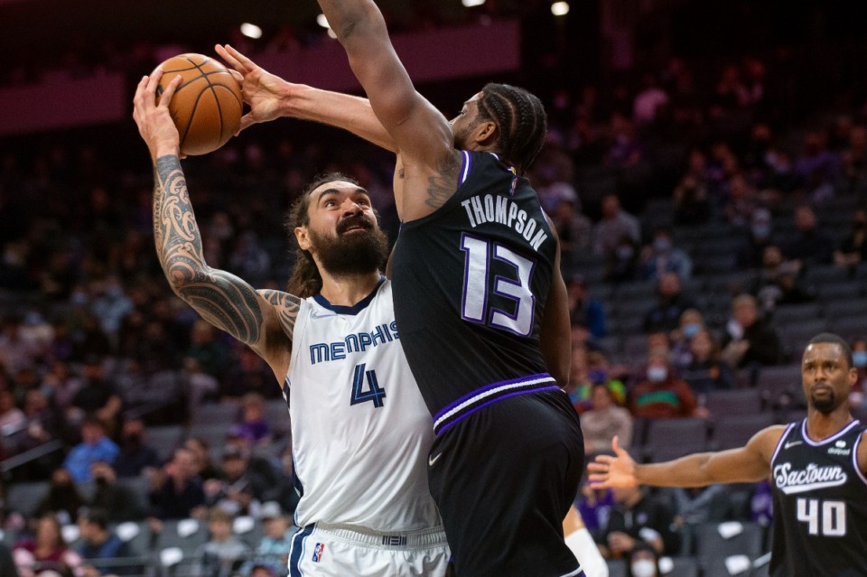 <strong>Grizzlies center Steven Adams (4) drives to the basket as Sacramento Kings center Tristan Thompson (13) defends&nbsp;in Sacramento, California, on Dec. 17, 2021.</strong> (Randall Benton/AP)